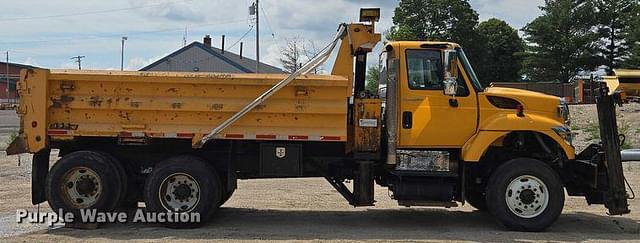 Image of International 7500 equipment image 3