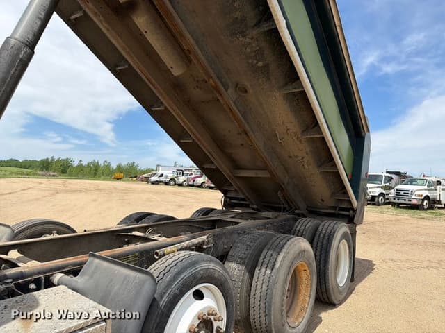 Image of International 7500 equipment image 2