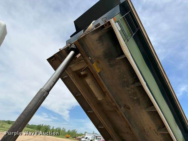 Image of International 7500 equipment image 3