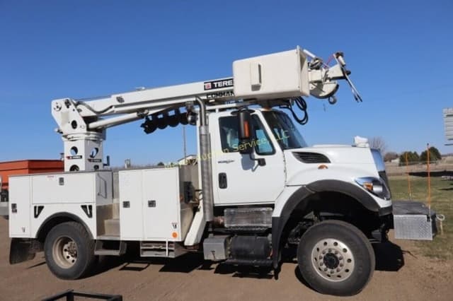 Image of International 7500 equipment image 2