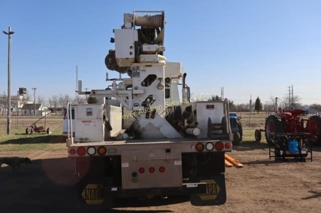 Image of International 7500 equipment image 3
