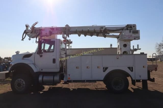 Image of International 7500 equipment image 4
