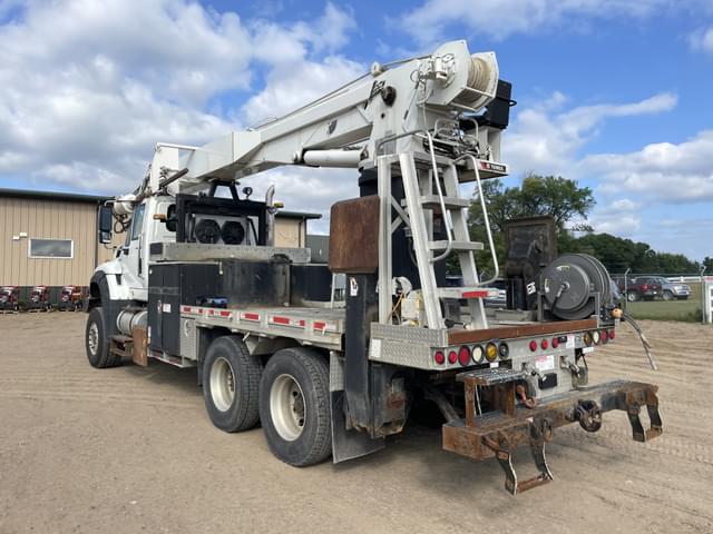 Image of International 7600 equipment image 1