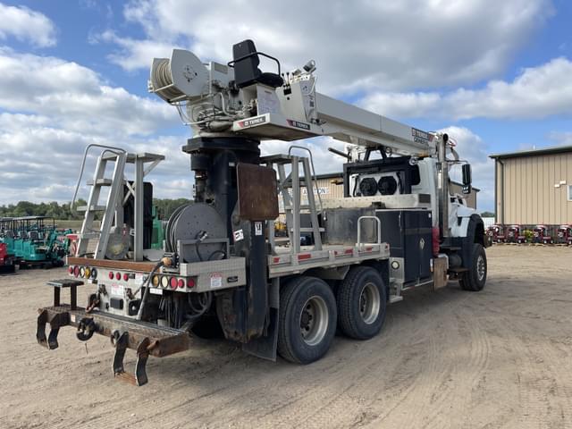 Image of International 7600 equipment image 2