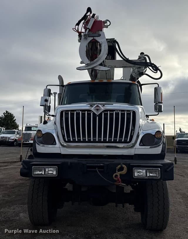 Image of International 7600 equipment image 1