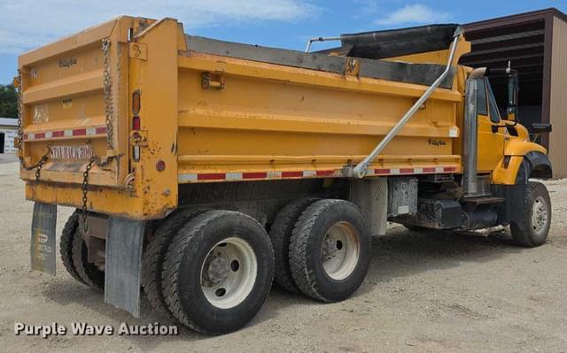 Image of International 7600 equipment image 4