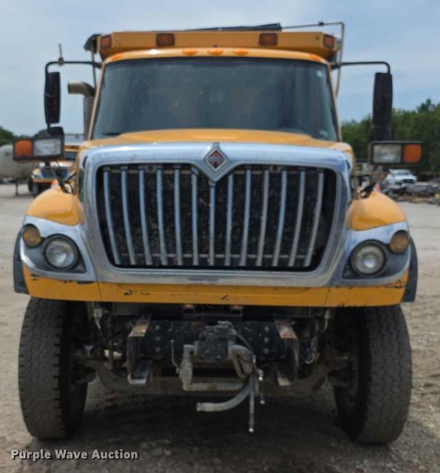 Image of International 7600 equipment image 1