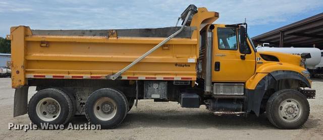Image of International 7600 equipment image 3
