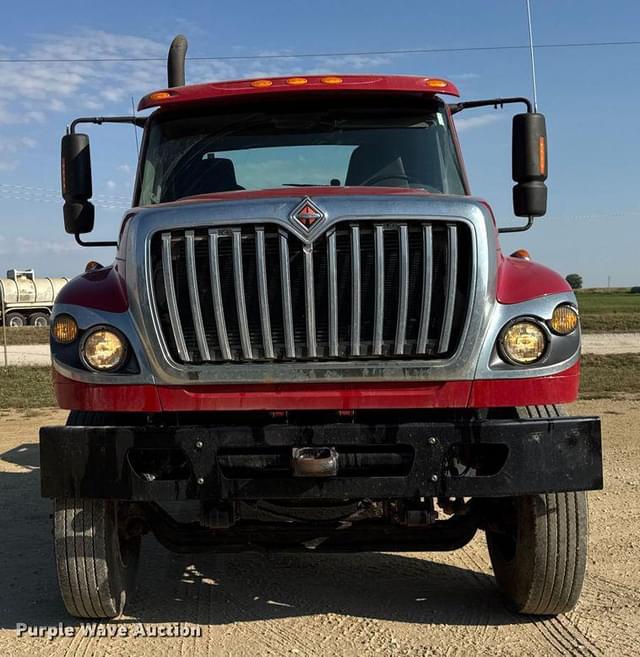 Image of International 7600 equipment image 1