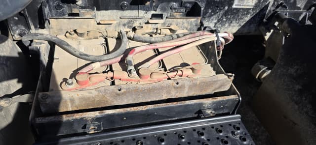 Image of International 8600 equipment image 3