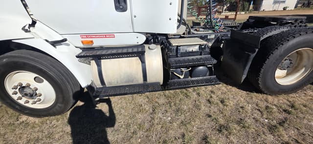 Image of International 8600 equipment image 2