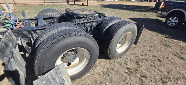 Image of International 8600 equipment image 4