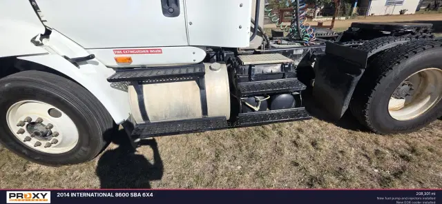 Image of International 8600 equipment image 2