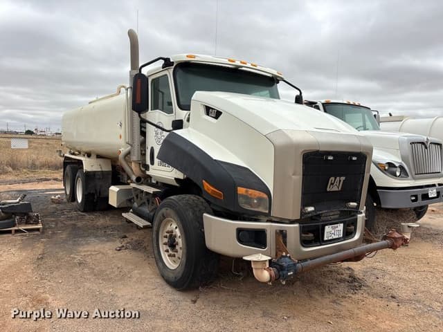 Image of Caterpillar CT660S equipment image 2
