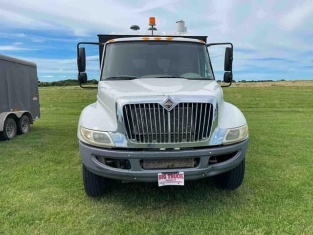 Image of International Durastar 4300 equipment image 2