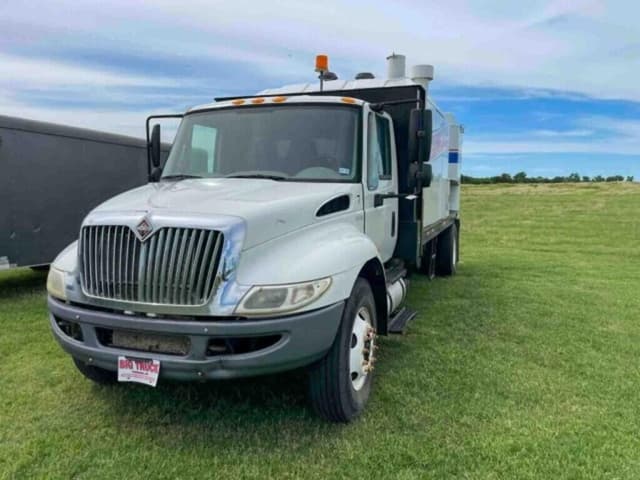 Image of International Durastar 4300 equipment image 1