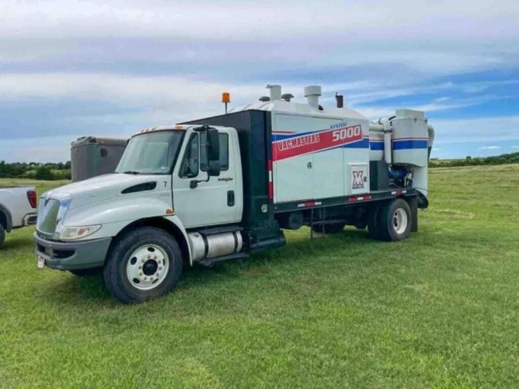 2014 International Durastar 4300 Equipment Image0