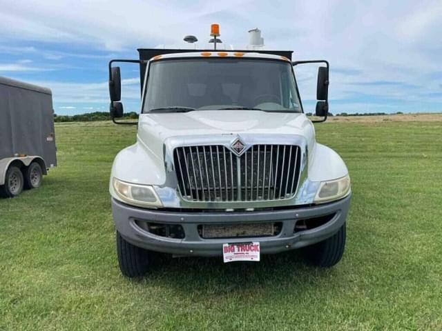 Image of International Durastar 4300 equipment image 2