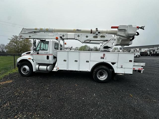 Image of International Durastar 4300 equipment image 1