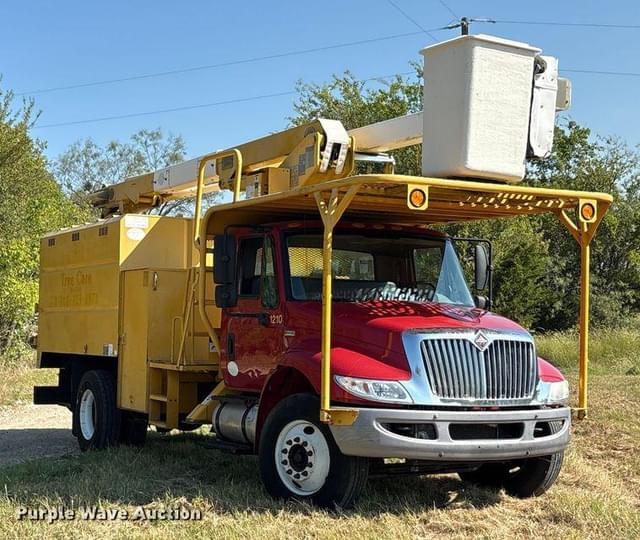 Image of International Durastar 4300 equipment image 2