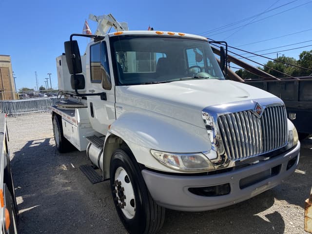 Image of International Durastar 4300 equipment image 3