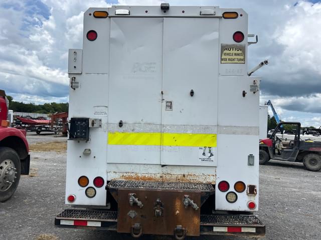 Image of International Dura Star 4400 equipment image 4