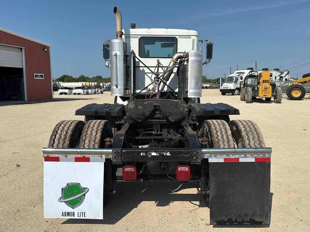 Image of International 5900 equipment image 4