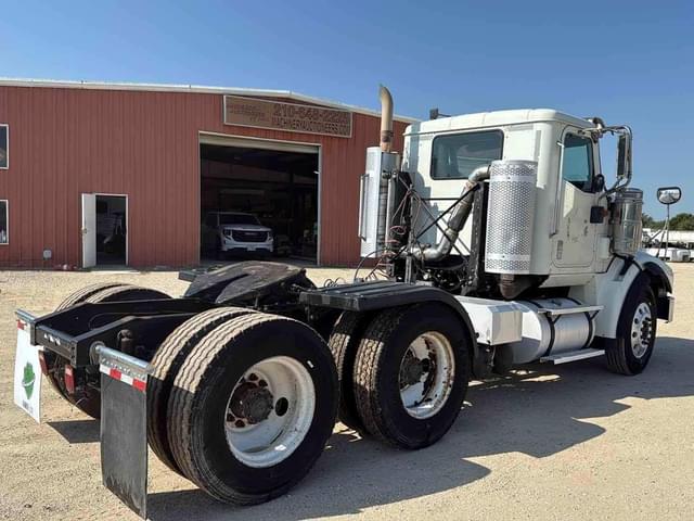 Image of International 5900 equipment image 3