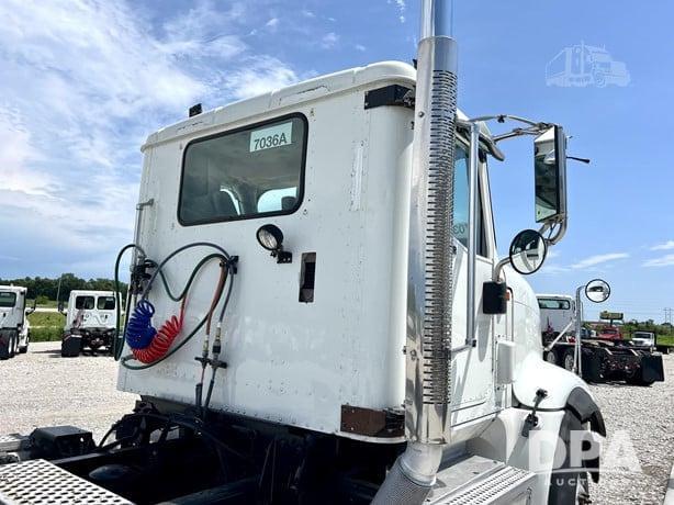 Image of International 5900 equipment image 4