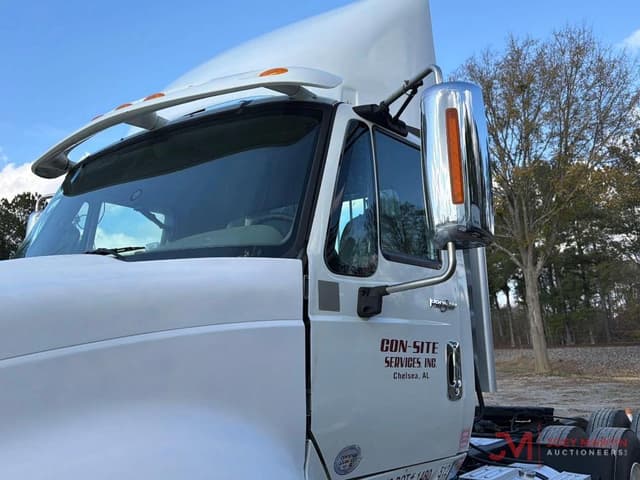 Image of International ProStar 122 equipment image 2