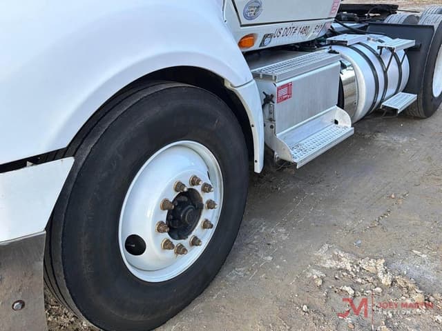 Image of International ProStar 122 equipment image 3