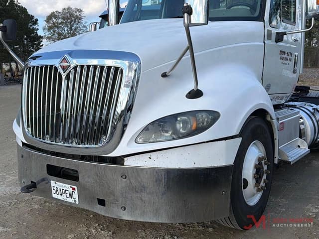 Image of International ProStar 122 equipment image 1