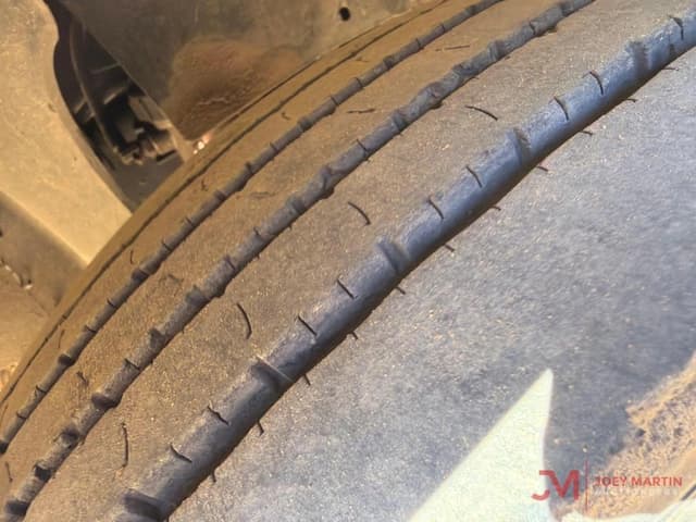 Image of International ProStar 122 equipment image 4