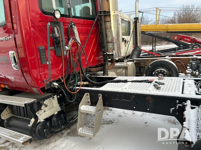 Image of International ProStar Plus 122 equipment image 4