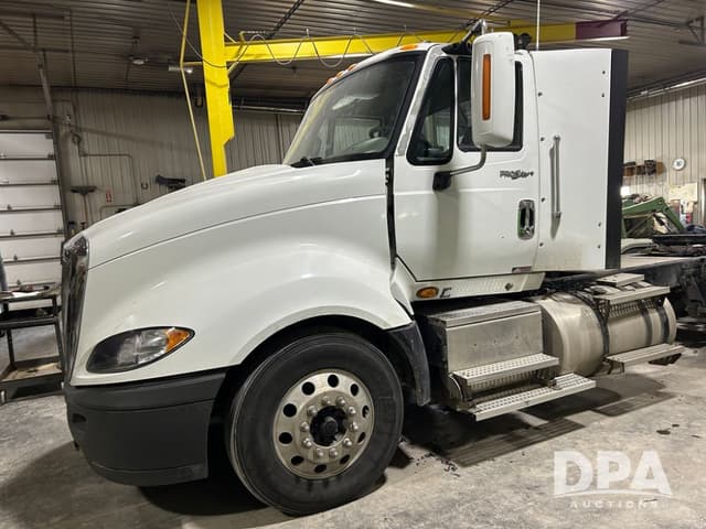 Image of International ProStar Plus 122 equipment image 1