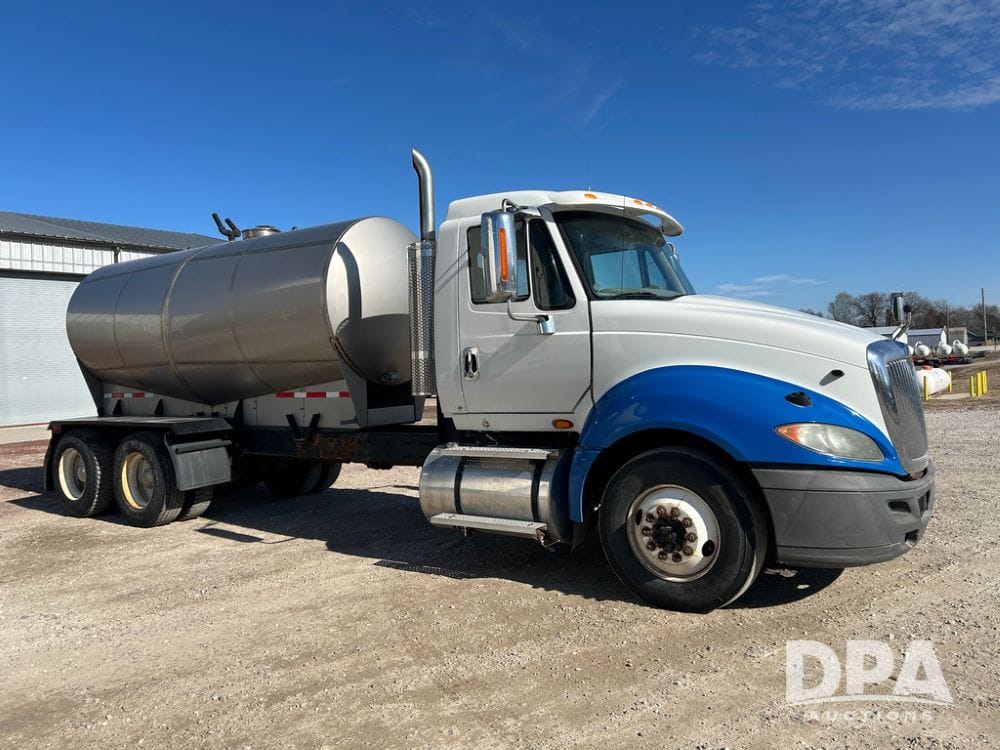 2014 International ProStar Plus 122 Equipment Image0