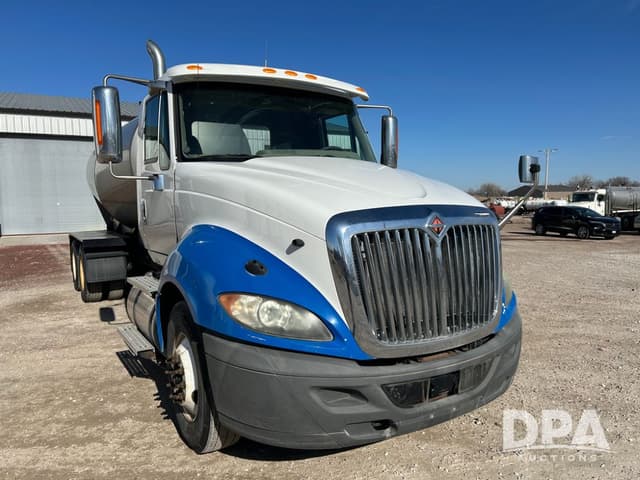 Image of International ProStar Plus 122 equipment image 1