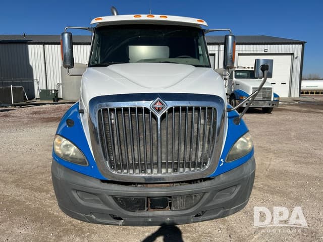 Image of International ProStar Plus 122 equipment image 2