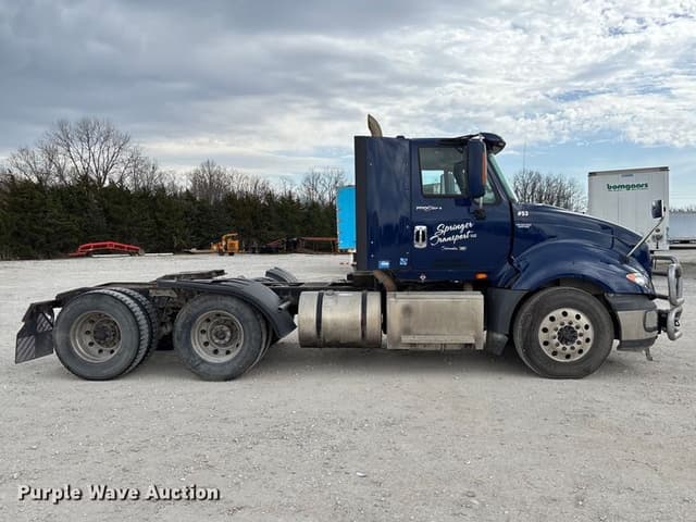 Image of International ProStar+ 122 equipment image 3