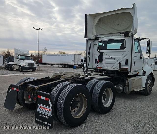 Image of International ProStar Plus 122 equipment image 4