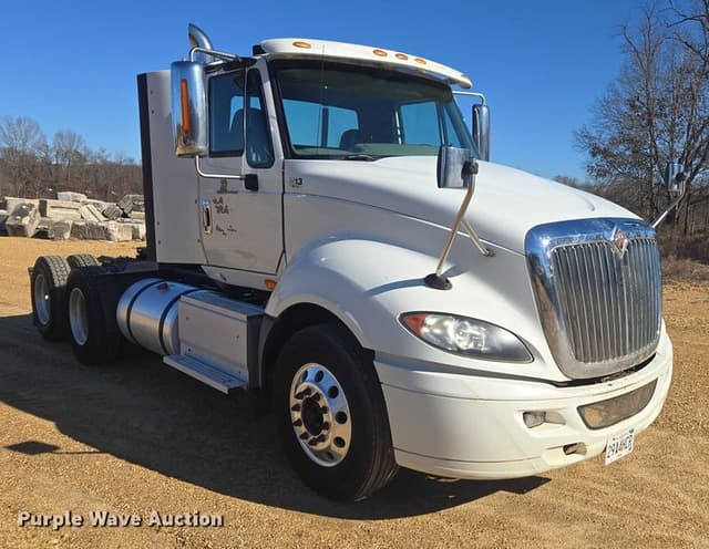 Image of International ProStar Plus 122 equipment image 2