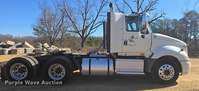 Image of International ProStar Plus 122 equipment image 3