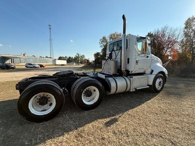 Image of International ProStar Plus 122 equipment image 3