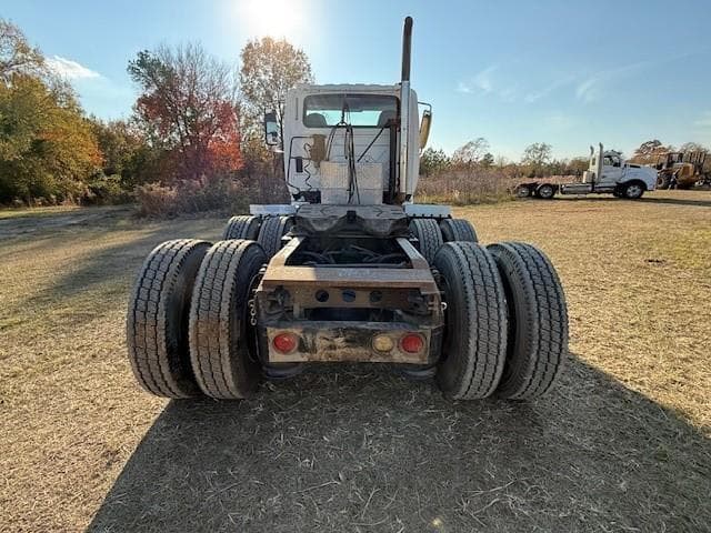 Image of International ProStar Plus 122 equipment image 4