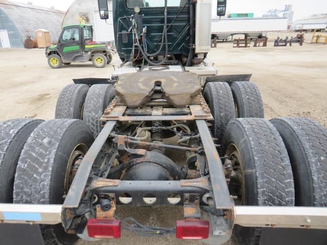 Image of International ProStar Plus 122 equipment image 4