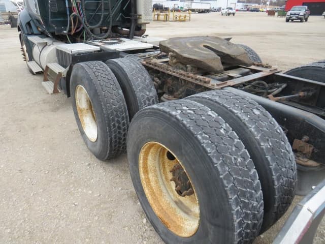 Image of International ProStar Plus 122 equipment image 3