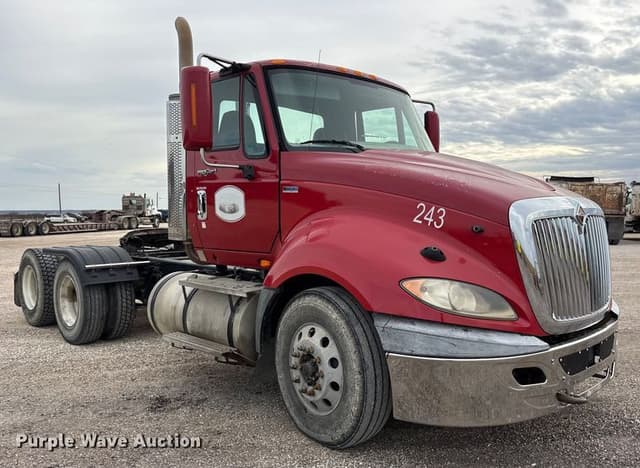 Image of International ProStar Plus 122 equipment image 2