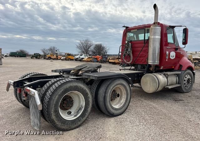 Image of International ProStar Plus 122 equipment image 4