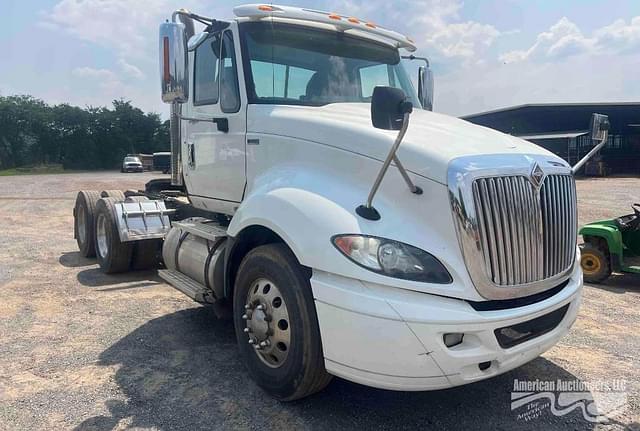 Image of International ProStar Plus 122 equipment image 2