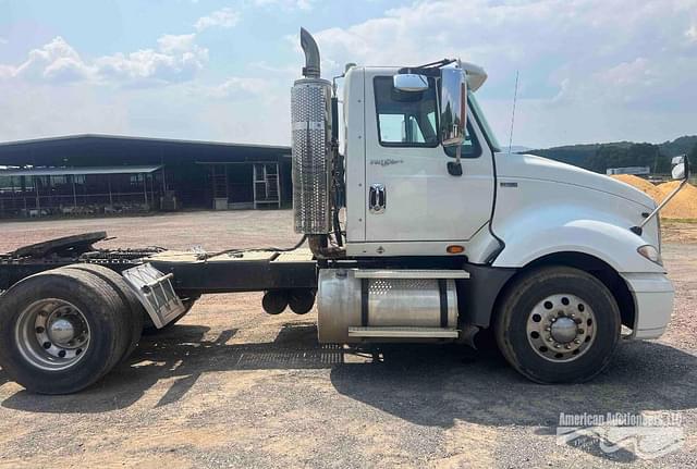 Image of International ProStar Plus 122 equipment image 3